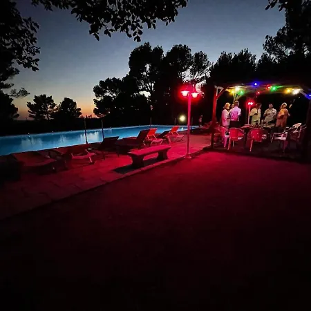 Holiday home Luberon Chaleureux 100 M2 Piscine Jardin Saumane-de-Vaucluse